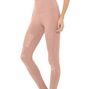 alo yoga pants